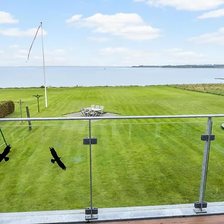 Дом отдыха Lovely In With Sauna