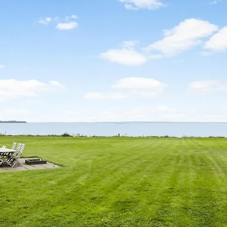 Дом отдыха Lovely In With Sauna *