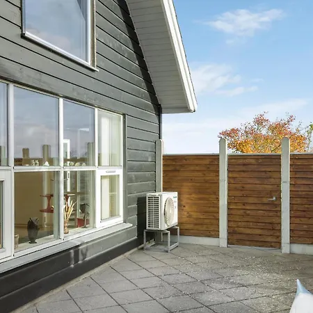 Holiday home Front In With House Sea View