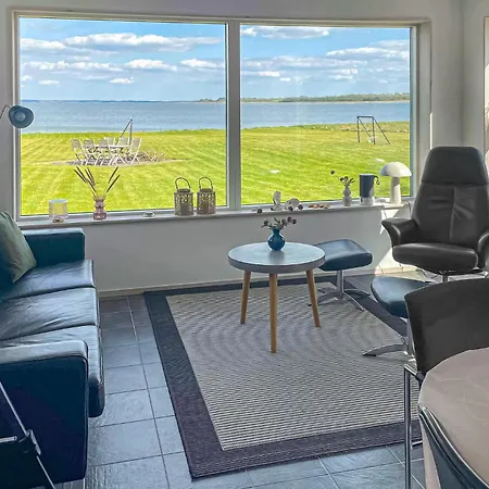 Holiday home Front In With House Sea View