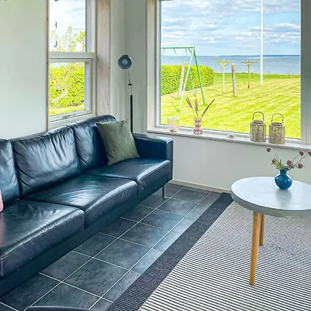 Front In With House Sea View Fur